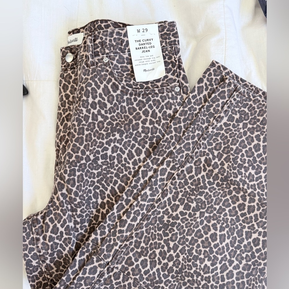 NWT The Curvy Darted Barrel-Leg Jean in Leopard size 29
